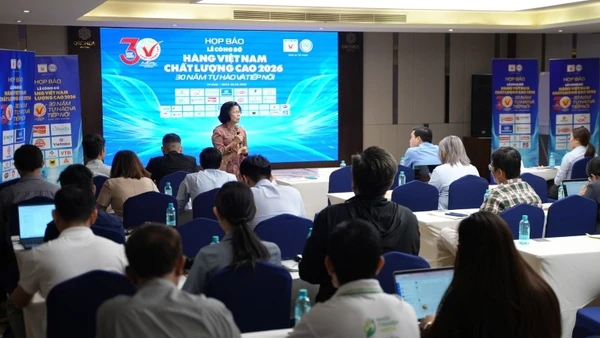 Quang cảnh buổi công bố trao chứng nhận Hàng Việt Nam chất lượng cao 2026.