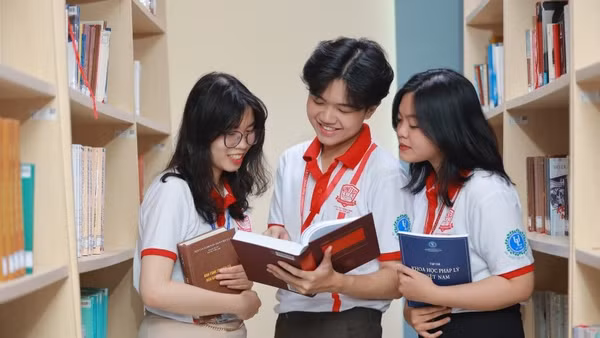 Sinh viên Trường đại học Luật Thành phố Hồ Chí Minh nghiên cứu, học tập. (Ảnh: ULAW) 