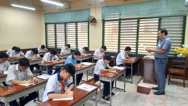 Thí sinh Thành phố Hồ Chí Minh bước vào ngày thi đầu tiên Kỳ thi lớp 10 công lập.
