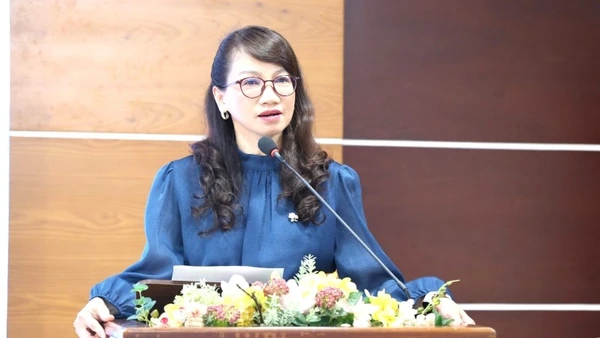 Giáo sư, Tiến sĩ Nguyễn Thị Thanh Mai, Giám đốc Đại học Quốc gia Thành phố Hồ Chí Minh phát biểu tại buổi gặp mặt.
