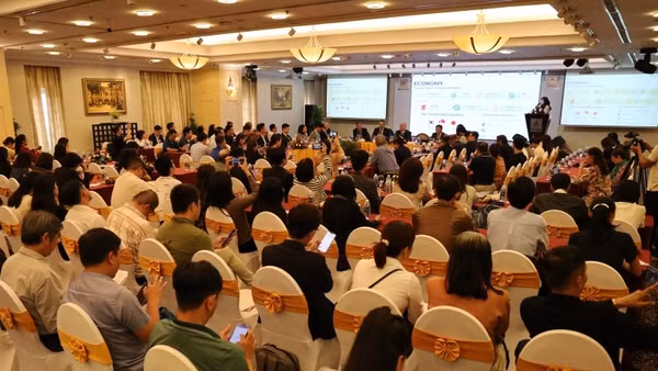 Quang cảnh diễn đàn.