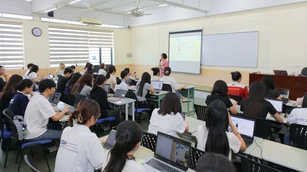 Sinh viên Trường đại học Khoa học xã hội và Nhân văn, Đại học Quốc gia Thành phố Hồ Chí Minh trong giờ học.