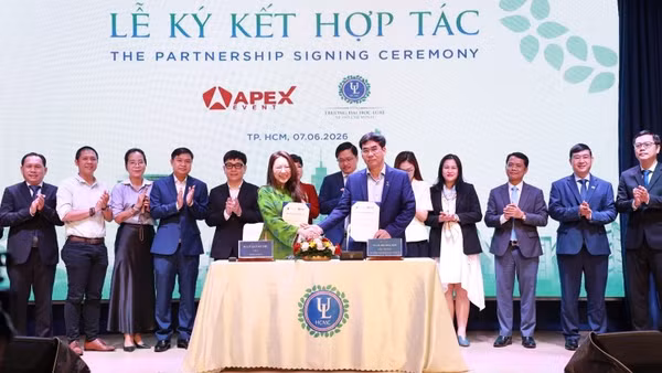 Trường đại học Luật Thành phố Hồ Chí Minh ký kết hợp tác với doanh nghiệp.