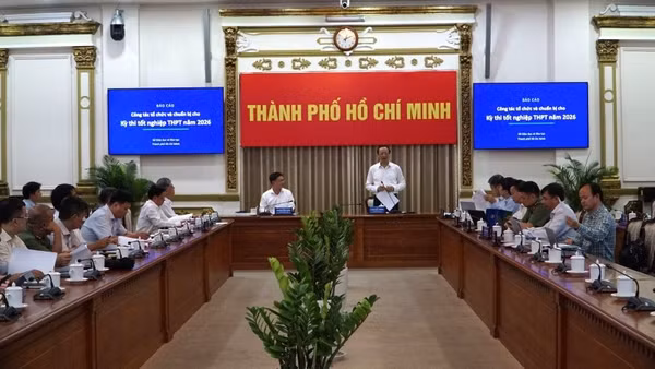 Đoàn công tác Bộ Giáo dục và Đào tạo làm việc với Thành phố Hồ Chí Minh về công tác chuẩn bị kỳ thi tốt nghiệp 2026.
