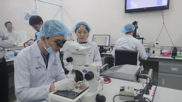 Hoạt động nghiên cứu khoa học tại Đại học Quốc gia Thành phố Hồ Chí Minh.