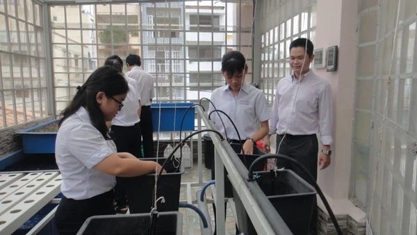 Nhiều trường học ở Thành phố Hồ Chí Minh tổ chức các hoạt động trải nghiệm cho học sinh trong giờ ra chơi.