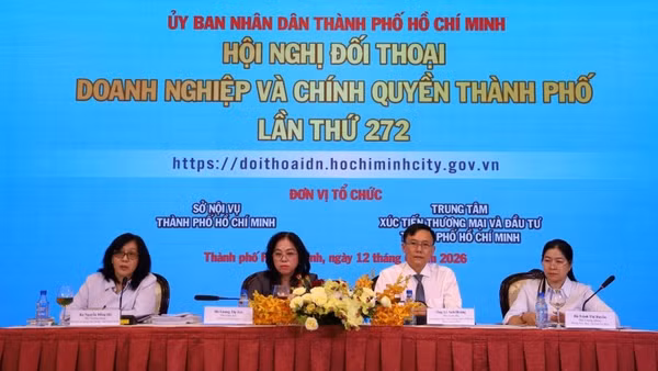 Các đại biểu chủ trì buổi đối thoại.