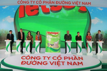 Khánh thành trang trại Vinamilk Organic Đà Lạt, trang trại bò sữa hữu cơ đầu tiên tại Việt Nam. 
Đầu tư nắm giữ 65% cổ phần của CTCP Đường Việt Nam và 25% cổ phần của CTCP Chế Biến Dừa Á Châu.