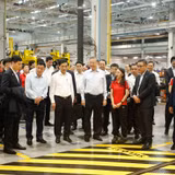 Tổng Bí thư, Chủ tịch nước Tô Lâm thăm Trung tâm Thử nghiệm Đường sắt Singapore. (Ảnh: TTXVN)