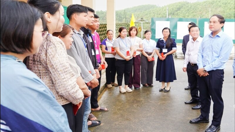 Kiểm tra công tác chuẩn bị bầu cử tại hai xã Nghinh Tường và Sảng Mộc, Bí thư Tỉnh ủy Thái Nguyên Trịnh Xuân Trường yêu cầu đưa hòm phiếu và phiếu bầu đến tận nhà để cử tri cao tuổi và người khuyết tật bỏ phiếu.