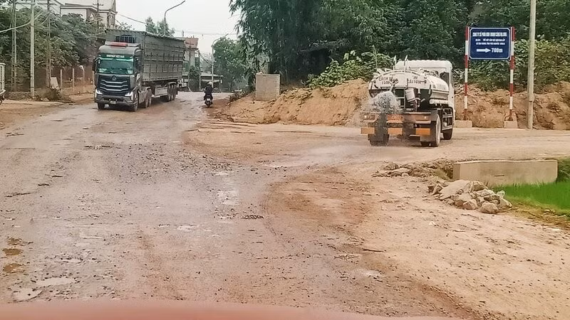 Các đơn vị cam kết, sẽ huy động xe chuyên dụng thường xuyên tưới dập bụi đường 269B.