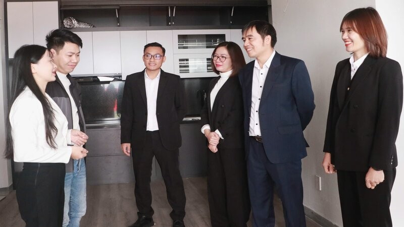 Đại diện chủ đầu tư thăm cư dân mua nhà ở xã hội khu dân cư Đại Thắng.