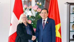 Chủ tịch Quốc hội Trần Thanh Mẫn tiếp bà Anjuska Marija Weil, Chủ tịch Hội hữu nghị Thụy Sĩ-Việt Nam. (Ảnh: Doãn Tấn/TTXVN) 