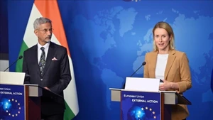 Đại diện Ấn Độ và EU họp báo tại Brussels (Bỉ).