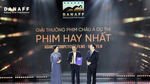 Tiến sĩ Ngô Phương Lan tại lễ trao giải Liên hoan phim châu Á-Đà Nẵng năm 2025.