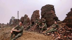 Một cảnh trong phim “Mưa đỏ”. (Ảnh Điện ảnh Quân đội nhân dân)