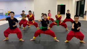 Một buổi học võ của các em nhỏ tại phòng sinh hoạt cộng đồng của phường Đại Mỗ, quận Nam Từ Liêm, Hà Nội. 