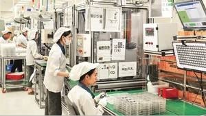 Công nhân làm việc trong nhà máy của Công ty TNHH Hyundai Kefico Việt Nam, Khu công nghiệp Đại An, thành phố Hải Phòng. (Ảnh ĐĂNG ANH)