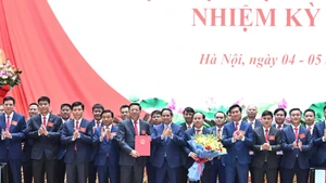 Bí thư Đảng ủy Chính phủ, Thủ tướng Chính phủ Phạm Minh Chính trao quyết định của Ban Thường vụ Đảng ủy Chính phủ chỉ định Ban Chấp hành, Ban Thường vụ, Bí thư, Phó Bí thư, Ủy ban Kiểm tra Đảng ủy Bộ Xây dựng nhiệm kỳ 2025-2030.