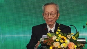 Giáo sư Nguyễn Bửu Triều dự và phát biểu tại lễ kỷ niệm 75 năm thành lập Bộ môn Ngoại. (Ảnh: MOH)