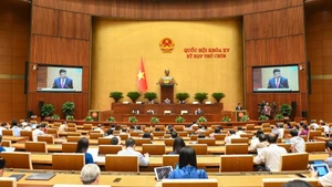 Quốc hội thảo luận tại Hội trường chiều 19/5.
