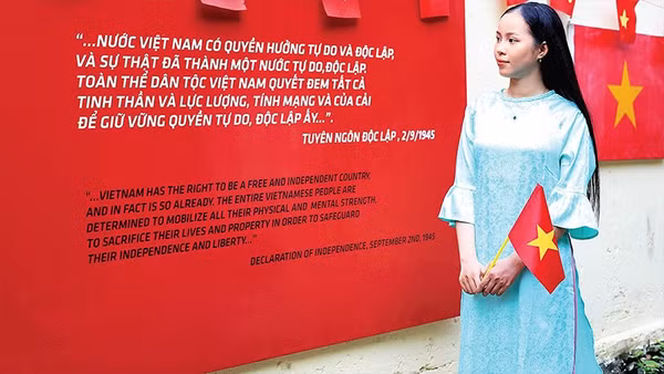 Pa-nô, khẩu hiệu chào mừng Quốc khánh được trang trí cẩn thận