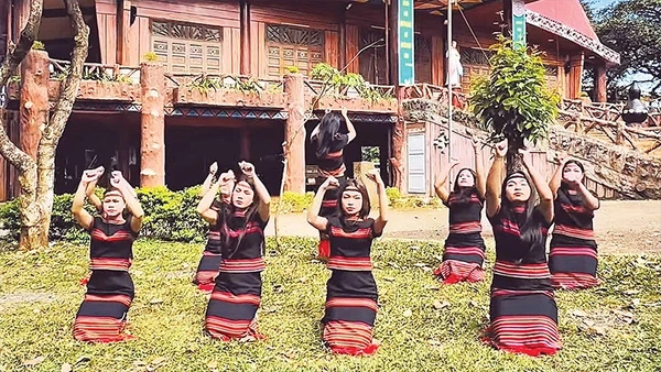 Tiết mục biểu diễn của Công đoàn phường An Phú tham gia cuộc thi.