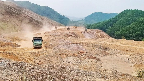 Mỏ sắt Tiến Bộ đang phối hợp với các cơ quan chức năng, thực hiện thủ tục sử dụng đất thải làm vật liệu san lấp.