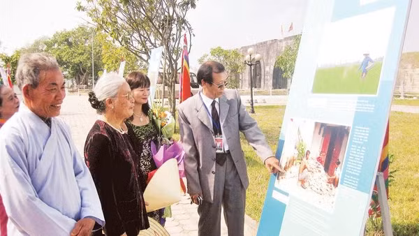 Sau khóa đào tạo photovoice, trang bị máy ảnh cho người dân, đã có nhiều tác phẩm ảnh được trưng bày tới cộng đồng trong vùng di sản.