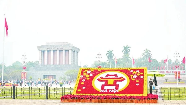 Quảng trường Ba Đình được trang hoàng rực rỡ.