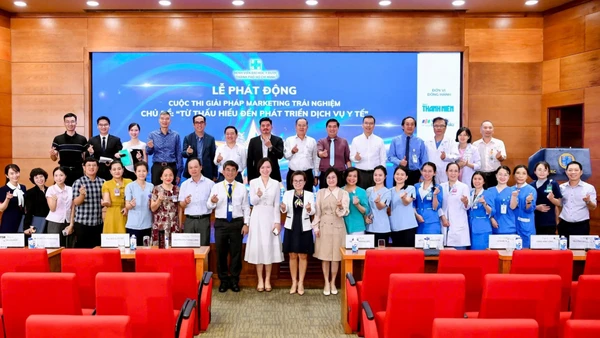 Đại biểu cùng tham gia phát động cuộc thi.