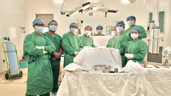 Ê-kíp thực hiện ca ghép thận tại Bệnh viện Nhân dân 115. 