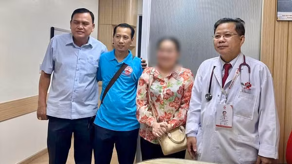 Bệnh nhân P.Y cùng người thân ngày xuất viện.