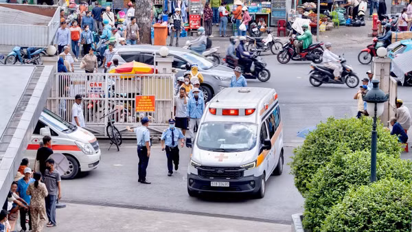 Bệnh nhân nguy kịch trong vụ lật ca-nô tại Đặc khu Phú Quốc được đưa về điều trị chuyên sâu tại Bệnh viện Chợ Rẫy. (Ảnh: Bệnh viện cung cấp)