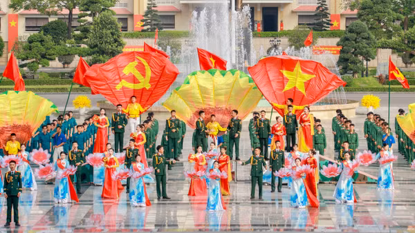 Chương trình "Đồng diễn nghệ thuật" do Quân khu 7 tổ chức.