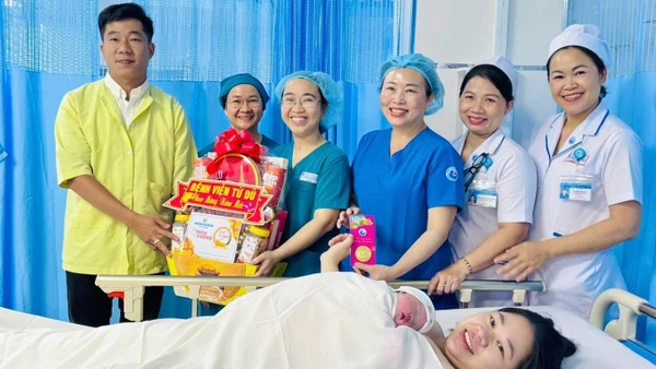 Bệnh viện Từ Dũ chào đón những công dân nhí đầu tiên trong thời khắc giao thừa. (Ảnh: Bệnh viện cung cấp)