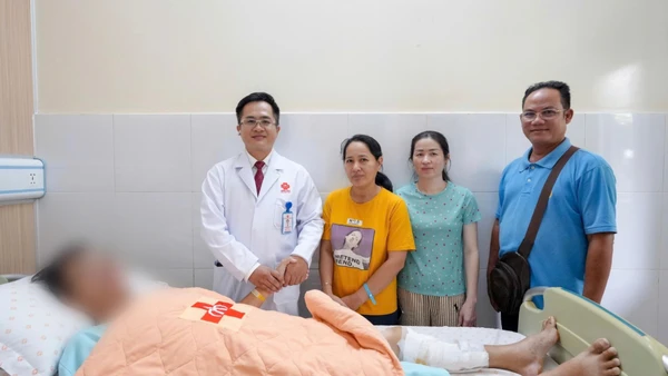 Bệnh nhân P. đã hồi phục trong niềm vui của người thân.