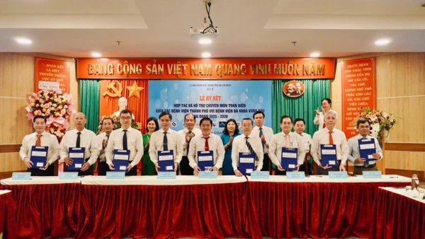 Lễ ký kết hợp tác giữa các đơn vị. (Ảnh: Bệnh viện cung cấp).