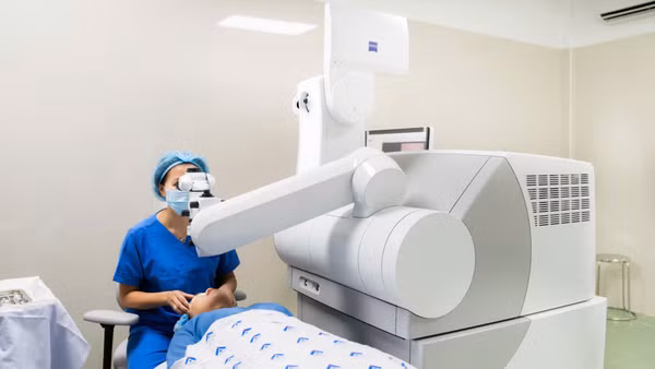 Một hệ thống phẫu thuật khúc xạ tiên tiến tại Bệnh viện Mắt Thành phố Hồ Chí Minh.
