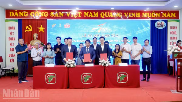 Quang cảnh lễ ký kết hợp tác. 