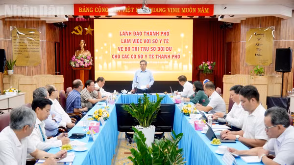 Đồng chí Nguyễn Phước Lộc, Phó Bí thư Thành ủy Thành phố Hồ Chí Minh, Chủ tịch Ủy ban Mặt trận Tổ quốc Việt Nam Thành phố chỉ đạo tại buổi làm việc.