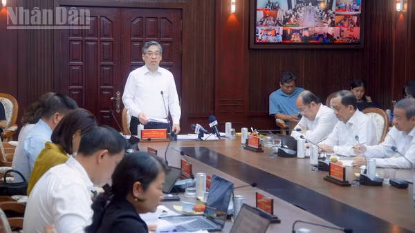 Đồng chí Nguyễn Phước Lộc, Ủy viên Trung ương Đảng, Phó Bí thư Thành ủy Thành phố Hồ Chí Minh, Chủ tịch Ủy ban Mặt trận Tổ quốc Thành phố phát biểu chỉ đạo.