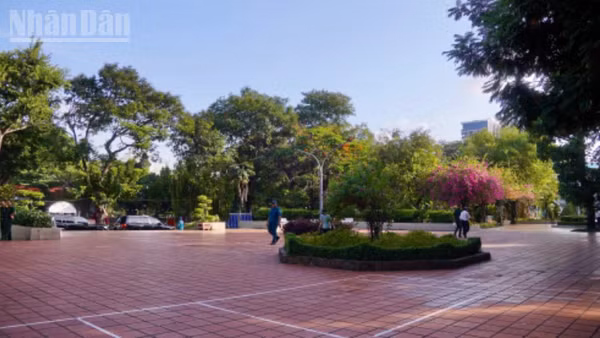 Khuôn viên Công viên Lê Thị Riêng.