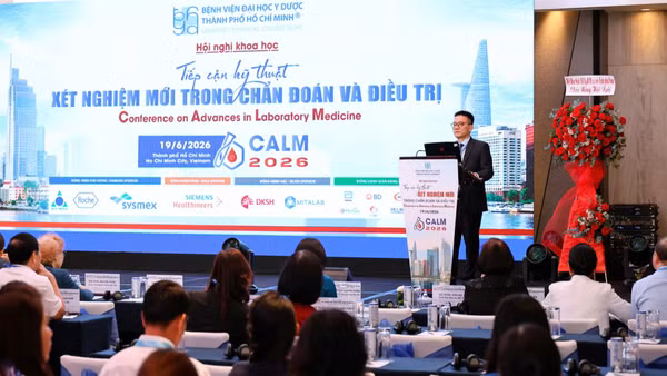 Quang cảnh hội nghị khoa học về xét nghiệm mới.