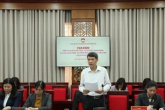 Ông Lê Hùng Dũng, Phó Chủ tịch Ủy ban Mặt trận Tổ quốc Việt Nam phường Giảng Võ (Hà Nội) trao đổi kinh nghiệm tại tọa đàm.