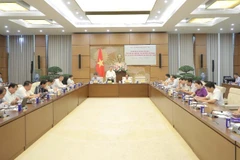 Toàn cảnh cuộc làm việc của Đoàn giám sát. 