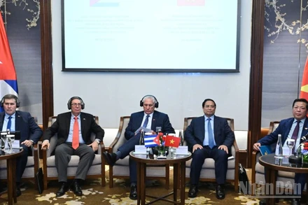 Thủ tướng Phạm Minh Chính và Bí thư thứ Nhất Ban Chấp hành Trung ương Đảng Cộng sản Cuba, Chủ tịch nước Cộng hòa Cuba Miguel Diaz-Canel Bermudez có buổi gặp gỡ các doanh nghiệp. (Ảnh: TRẦN HẢI)