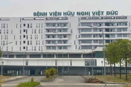 Phó Thủ tướng Chính phủ Lê Thành Long yêu cầu tập trung tối đa nguồn lực, đưa Bệnh viện Bạch Mai, Việt Đức cơ sở 2 vào sử dụng trước ngày 30/11.