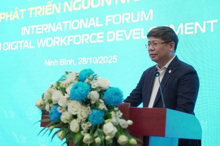 Ông Hoàng Hữu Hạnh, Phó Cục trưởng Cục chuyển đổi số quốc gia (Bộ Khoa học và Công nghệ) phát biểu tại sự kiện. (Ảnh: TL)