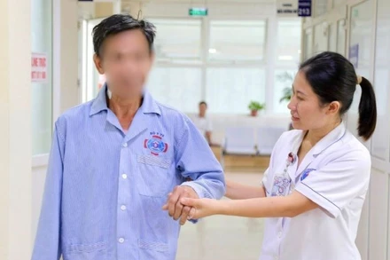 Bệnh nhân đã có thể đi lại, sinh hoạt nhẹ nhàng, ăn uống bình thường sau 3 ngày phẫu thuật.